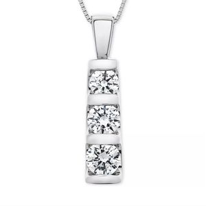 Pendant: Three diamonds in 14k white gold.
